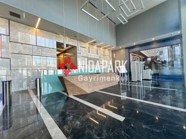 NİDAKULE KÜÇÜKYALI'DA SATILIK YARIM KAT OFİS